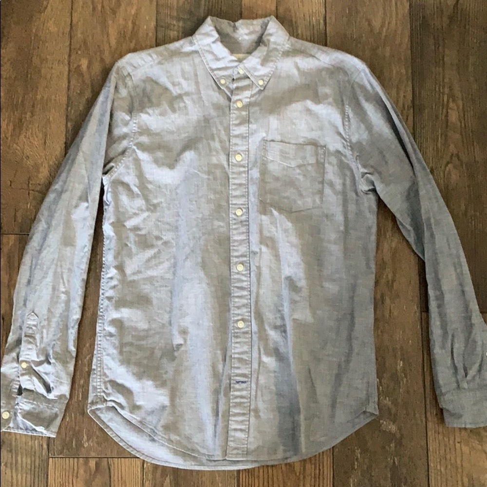 Men’s Gap button down shirt